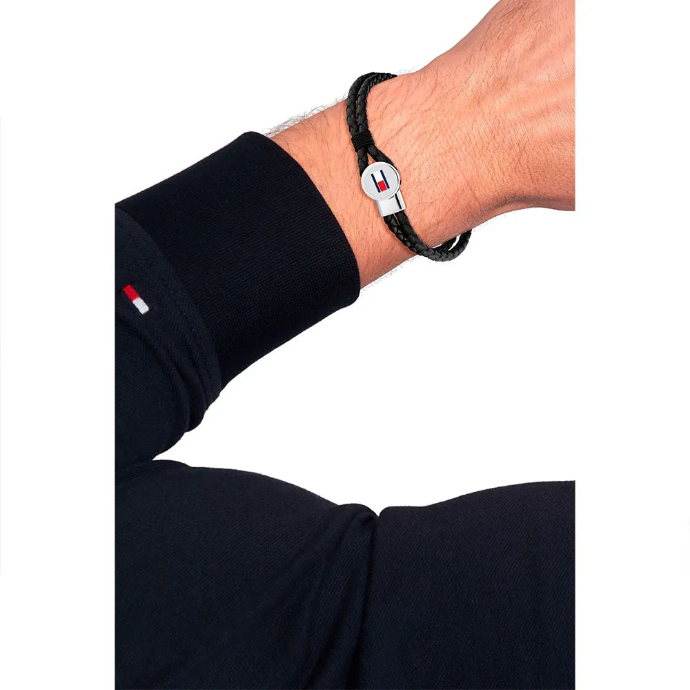צמיד TOMMY HILFIGER לגבר עור כפול דק מקולקציית BRUCE LEATHER עם לוגו המותג דגם 2790654S