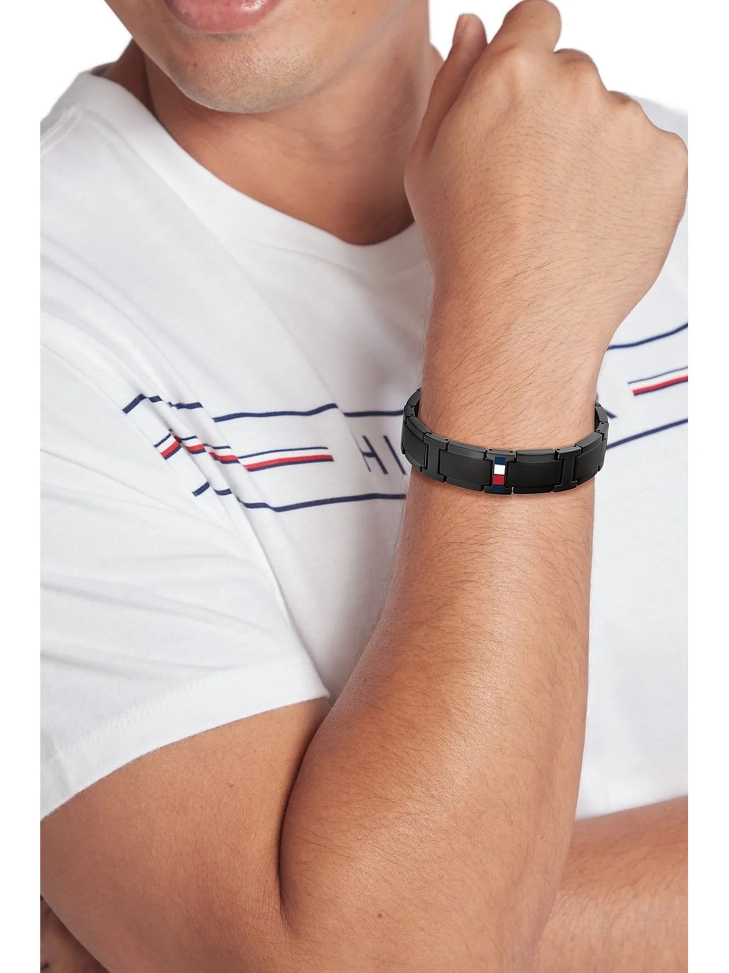 צמיד מתכת לגבר TOMMY HILFIGER  מקולקציית JAMESON עם לוגו המותג דגם 2790659