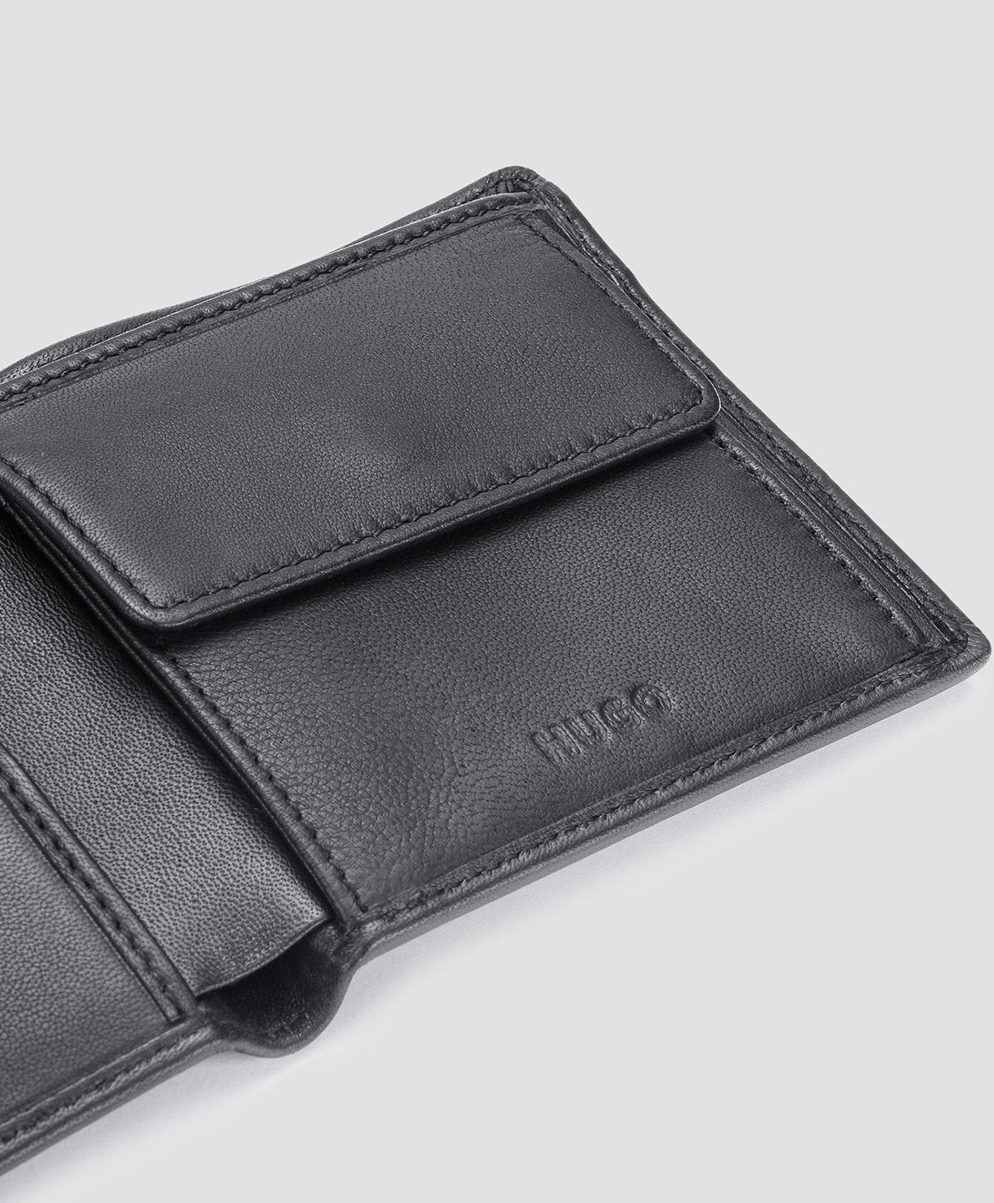 50470760 דגם Subway נפתח ומקום למטבעות מדגם HUGO ארנק לגבר מבתי